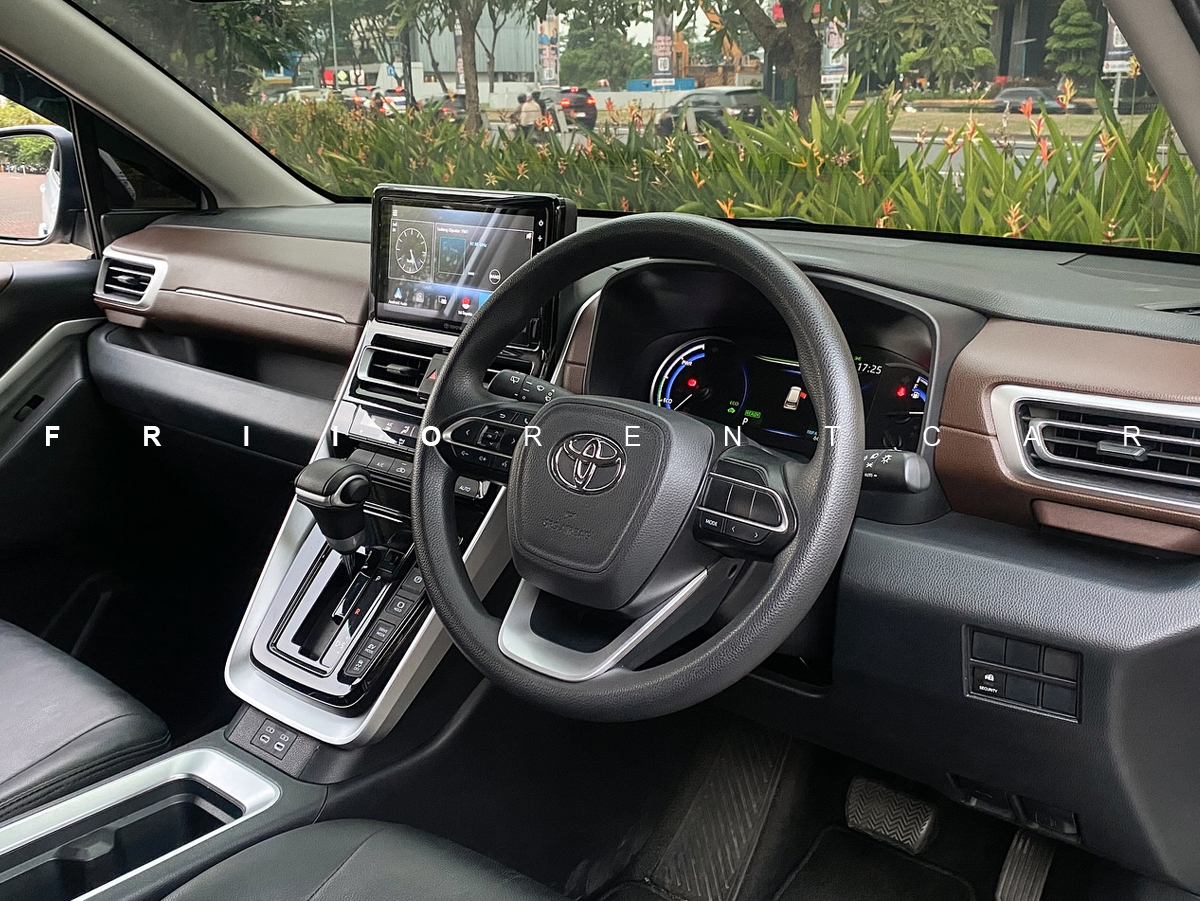 Harga Sewa Toyota Innova Zenix - Image 3